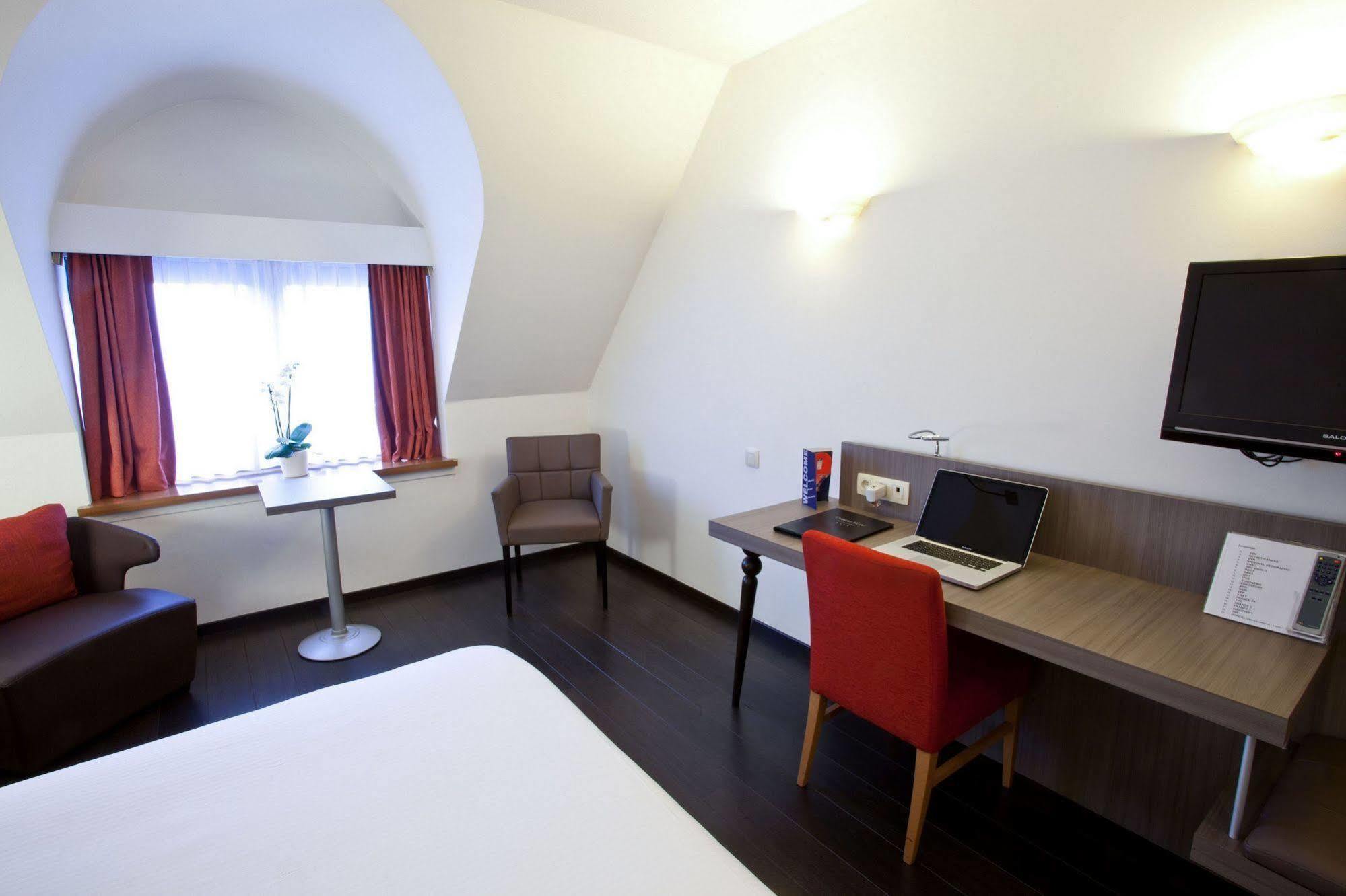 Theater Hotel Antwerp Exterior photo